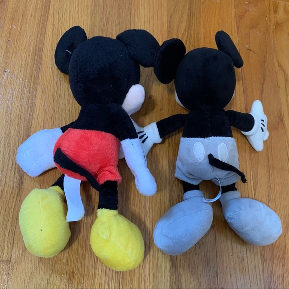 Set of two small Disney Mickey Mouse plushies - Picture 11 of 13